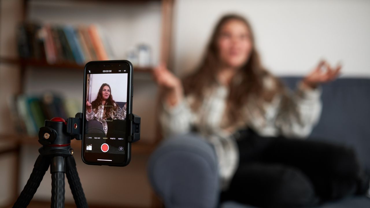 Social-Media-Satire mit Folgen: Fristlose Kündigung wegen provozierender TikTok-Videos