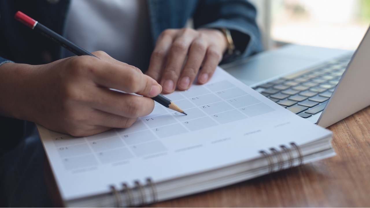 Geschenkte Freizeit vom Kollegen: Ist eine Übertragung von Urlaubstagen rechtlich zulässig?