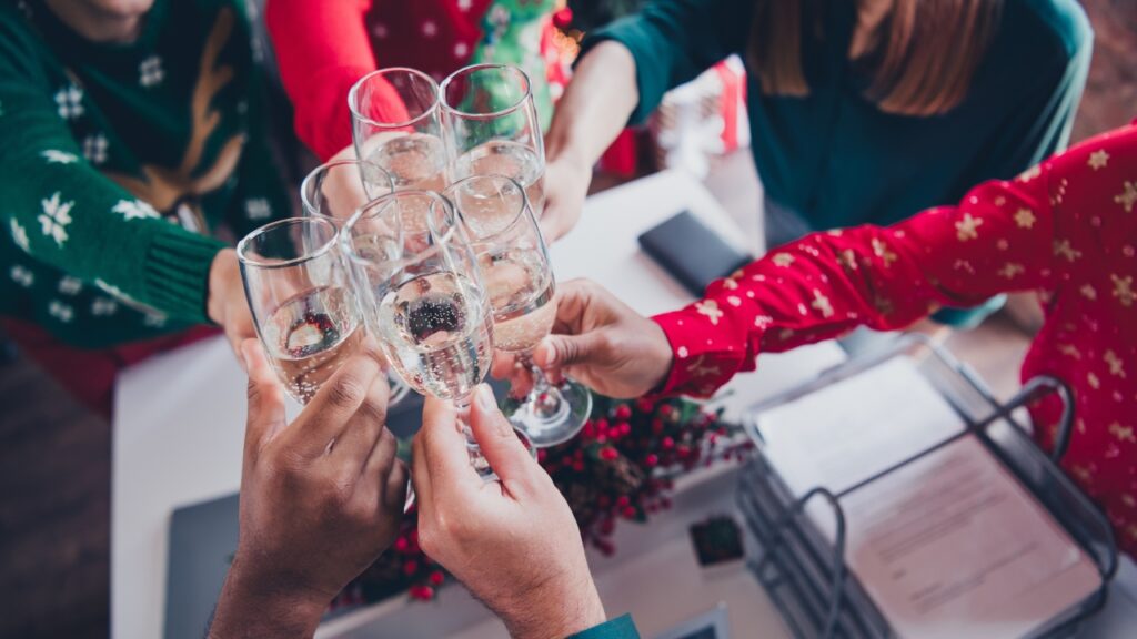 Ratgeber Kündigung - bild weihnachtsfeier Weihnachtsfeier im Job: Was Arbeitnehmer wissen sollten!