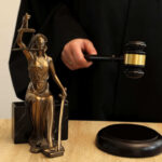 Richterin urteil am Landesgericht Köln zu einer Kündigung wegen schlechter Arbeitsleistung.